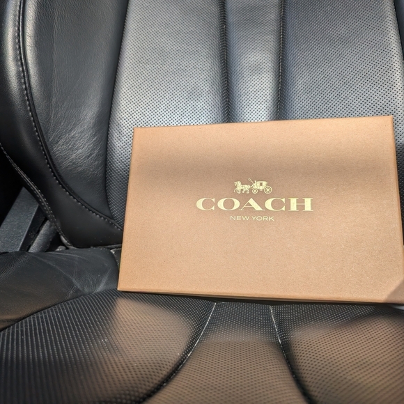 Coach Burgundy Metallic Wristlet NIB w/hangtag & Box 🔥 - Picture 6 of 6